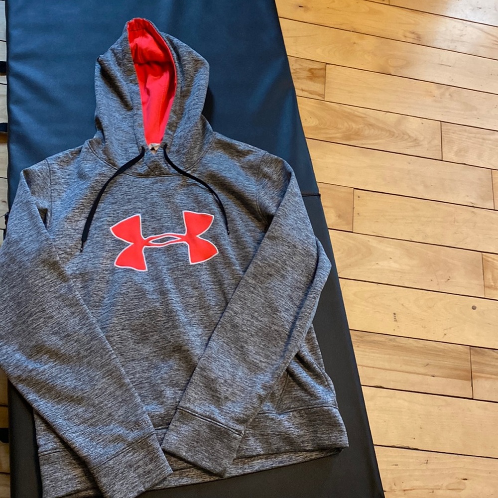 Large Grey  Cold Gear Under Armour semi fitted Good condition